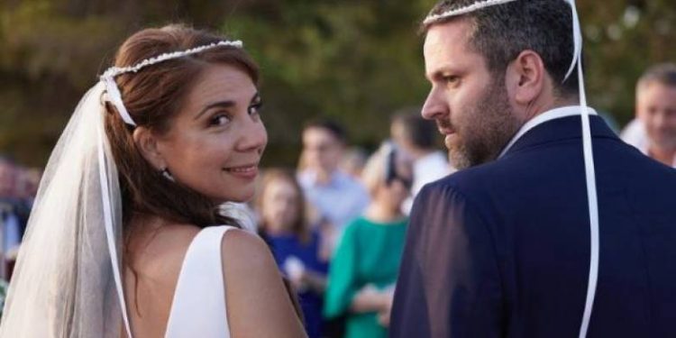 Κύρα Κάπη-Χρήστος Ζωγράφος: Οι νέες φωτογραφίες από τον γάμο τους στην Τζιά