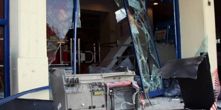 Πάτρα: Ανατίναξαν ΑΤΜ τα ξημερώματα – Ανθρωποκυνηγητό από την ΕΛΑΣ