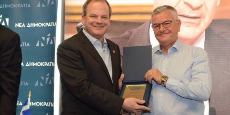 Στα γραφεία της τοπικής ΝΔ ο Κώστας Καραμανλής – “Λύσαμε στην Πάτρα εκκρεμότητες δεκαετιών με δυο σπουδαία έργα”