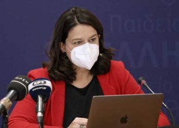 Πανελλήνιες 2022: Συγχαρητήρια Κεραμέως στον αριστούχο πρόσφυγα από το Ιράν