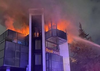Στις φλόγες Real FM και Real News – «Μας καίνε» λέει ο Νίκος Χατζηνικολάου