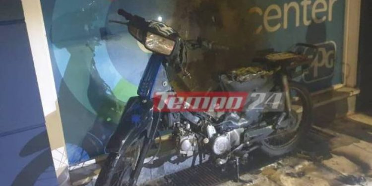 Πάτρα: Αναρχικοί έκαψαν το δίκυκλο αστυνομικού – Ανέλαβαν την ευθύνη με ανακοίνωση