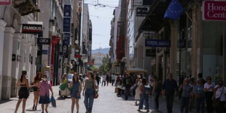 Θερινές εκπτώσεις: Ξεκινούν τη Δευτέρα – Τι πρέπει να προσέξετε