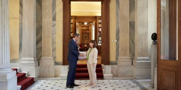 Κυρ. Μητσοτάκης σε ΠτΔ: Η κυβέρνηση θα κάνει ό,τι περνάει από το χέρι της για να στηρίξει τους πιο αδύναμους