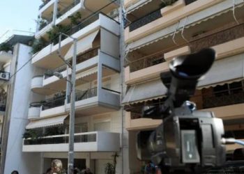 Τραγικό τέλος στην Κυψέλη: Εκείνος νεκρός μία εβδομάδα, η σύζυγός του 24ωρα ζωντανή κοντά στο άψυχο σώμα του