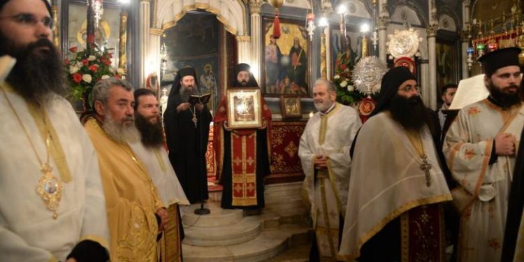 Πάτρα: Με λαμπρότητα η Κοίμηση της Θεοτόκου στην Ι.Μ. Γηροκομείου – «Παναγιά μου κράτα μας στά χέρια σου καί στήν ἀγκαλιά σου» (ΦΩΤΟ)