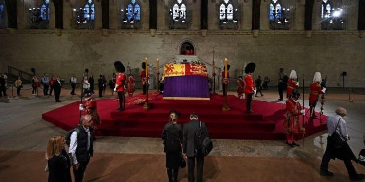 Η Κατερίνα Σακελλαροπούλου θα πάει στην κηδεία της Βασίλισσας Ελισάβετ