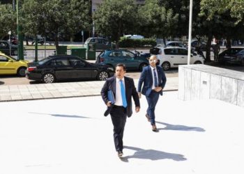 Παρέμβαση της δικαιοσύνης για τους 38 πρόσφυγες στον Έβρο ζητάει ο Μηταράκης
