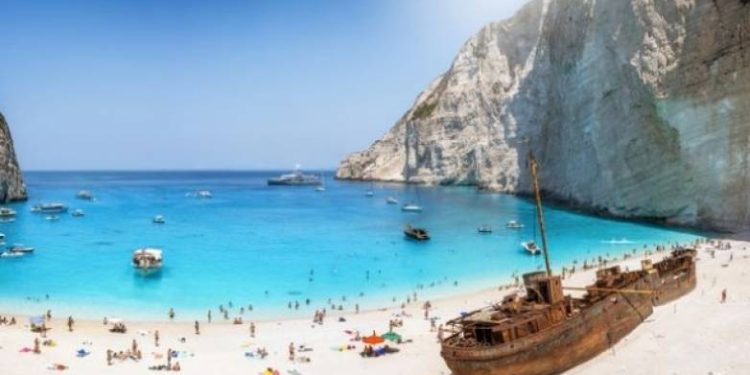 Κλιμάκιο του ΟΑΣΠ στο Ναυάγιο – Κλείνει για τους επισκέπτες μετά την κατολίσθηση