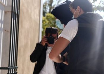 Δεν έχουν τέλος οι αποκαλύψεις: Ο 53χρονος έβαζε τη 12χρονη να φωτογραφίζεται για να προσελκύει πελάτες