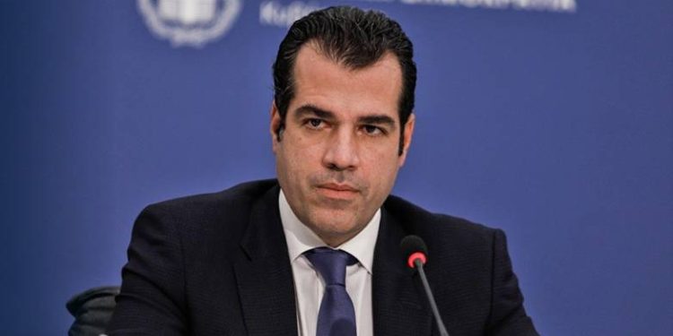 Θάνος Πλεύρης: Διαγράφεται το πρόστιμο στους ανεμβολίαστους άνω των 60
