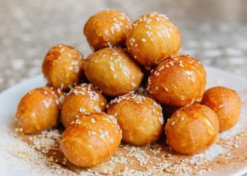 Ο σύλλογος Πετροχωρίου κερνάει λουκουμάδες!