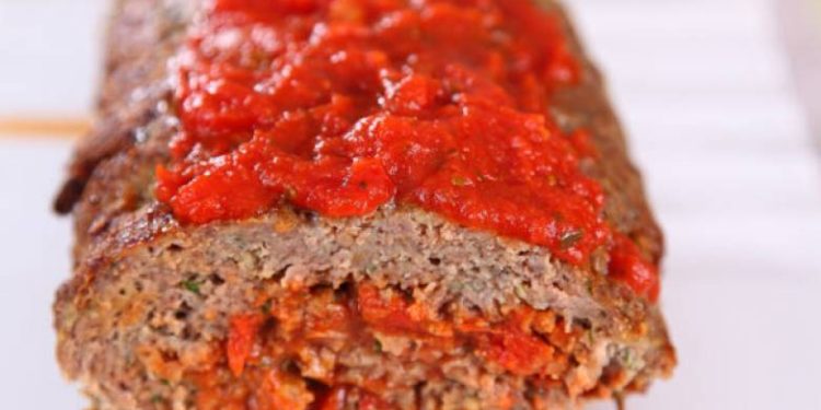 Σουτζουκάκια σε ρολό με μοσχοκάρυδο