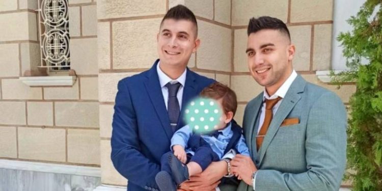 Δύο αστυνομικοί έγιναν νονοί του βρέφους που έσωσαν στην κακοκαιρία «Ελπίς»