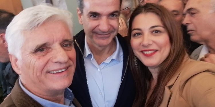Ροδία Καραμπελιά: Με τον Κυριάκο Μητσοτάκη και στενούς φίλους