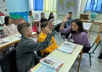 Στο διαδικτυακό προφίλ της Κεραμέως, η τάξη του Τάκη Καμπέρου! Ενθουσιασμένη η Υπουργός από τους μαθητές και την υποδοχή – ΦΩΤΟ
