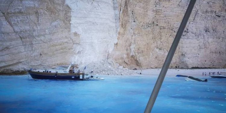 “Καμπανάκι” από Λέκκα: Παραλίες σε Ζάκυνθο, Κεφαλονιά, Λευκάδα κινδυνεύουν με κατολισθήσεις