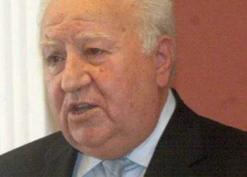 Πέθανε ο σεισμολόγος Βασίλης Παπαζάχος
