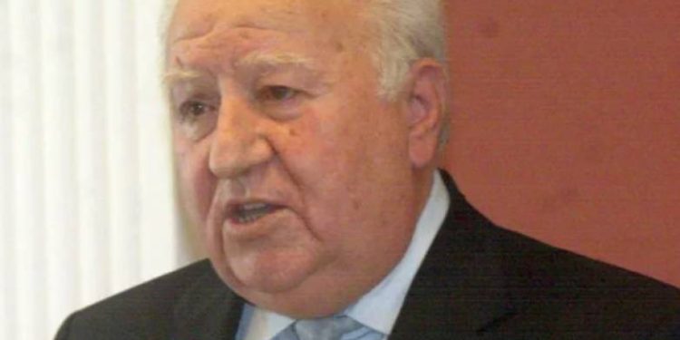 Πέθανε ο σεισμολόγος Βασίλης Παπαζάχος