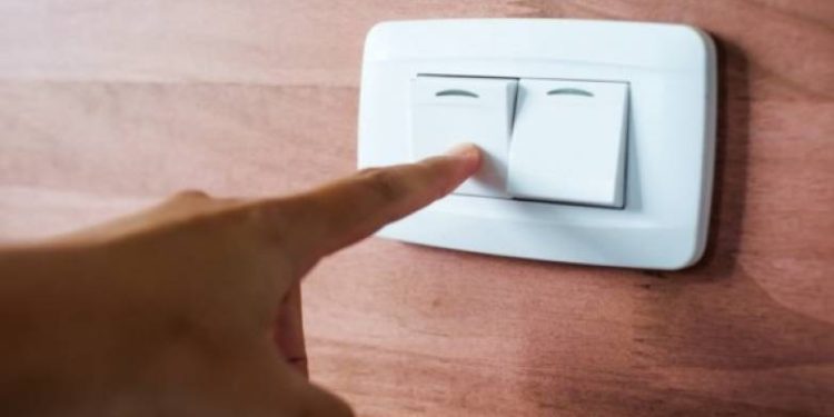 Λογαριασμοί ρεύματος: Δείτε έξυπνους τρόπους για να εξοικονομήσετε 350 ευρώ ετησίως