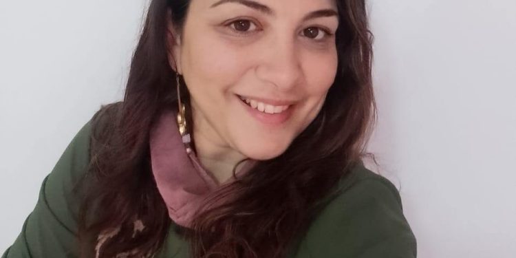 Ροδία Κ. Καραμπελιά: “Να παίξετε πολλά παιχνίδια και να διαβάσετε πολλά παραμύθια”