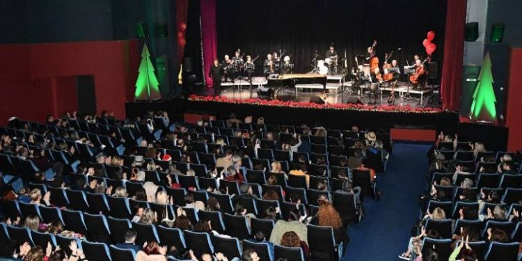 Πάτρα – “Christmas Surprise”: Μια φανταστικη Χριστουγεννιάτικη συναυλία με μοναδικές εκπλήξεις (ΦΩΤΟ)
