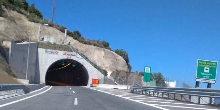 Τροχαίο ατύχημα στο τούνελ της Παναγοπούλας