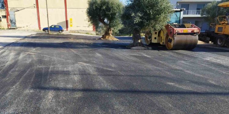 Ασφαλτοστρώσεις σε τμήματα τριών οδών στην Κάτω Αχαΐα