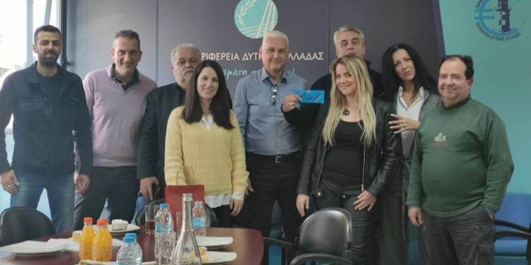Κοπή πίτας στο γραφείο του Αντιπεριφερειάρχη Φωκίωνα Ζαΐμη (ΦΩΤΟ)
