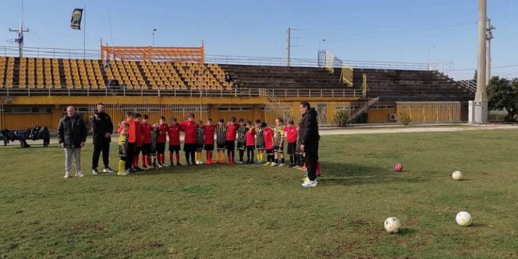 Κάτω Αχαΐα: Ενός λεπτού σιγή στη μνήμη του 22χρονου ποδοσφαιριστή Δημήτρη Σκόνδρα – ΦΩΤΟ