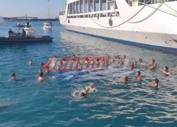 Πάτρα: Συγκινητικές στιγμές στην τελετή Κατάδυσης του Τίμιου Σταυρού – ΦΩΤΟ – ΒΙΝΤΕΟ