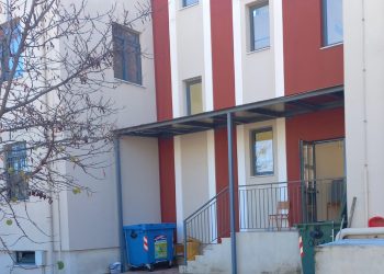Κάδος ανακύκλωσης στο 1ο Δημοτικό Σχολείο Κάτω Αχαΐας – Ευχαριστίες του συλλόγου