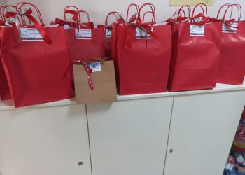 Σύλλογος Γονέων 1ου Δημοτικού Σχολείου Κάτω Αχαΐας: Έκοψαν την πίτα τους – Μοίρασαν δώρα και χαμόγελα