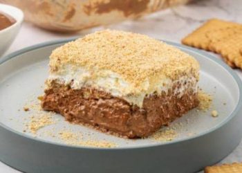 Σοκολατένιο γλυκό με μπισκότα