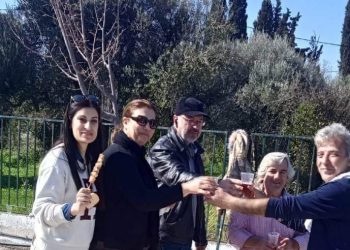 Καραμπελιά και Σταυρογιαννόπουλος “τσίκνισαν” και στο 2ο Δημοτικό Σχολείο