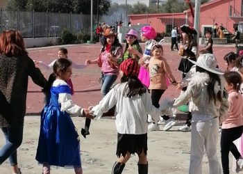 Τσικνοπέμπτη στο 1ο Δημοτικό Σχολείο Κάτω Αχαΐας: Μια μεγάλη παρέα με γέλια, τραγούδια και χορό! ΦΩΤΟ