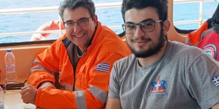 Πατέρας και γιος, από την Ελλάδα, επιχείρησαν μαζί στα χαλάσματα των φονικών σεισμών στην Τουρκία