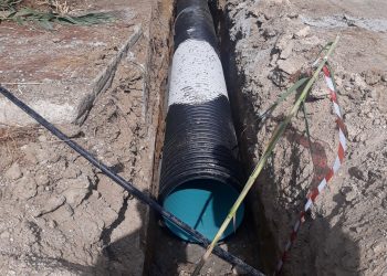 Η πραγματικότητα για τον αγωγό δίπλα στη σιδηροδρομική γραμμή
