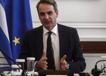 Μητσοτάκης: «Όλοι φταίμε» όμως «η τραγωδία έγινε με εμάς στο τιμόνι της χώρας»