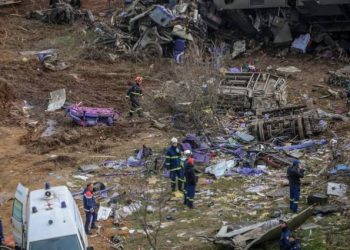 Με απόφαση Πρωθυπουργού κηρύσσεται τριήμερο εθνικό πένθος