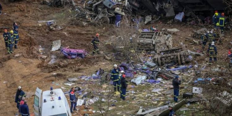 Με απόφαση Πρωθυπουργού κηρύσσεται τριήμερο εθνικό πένθος