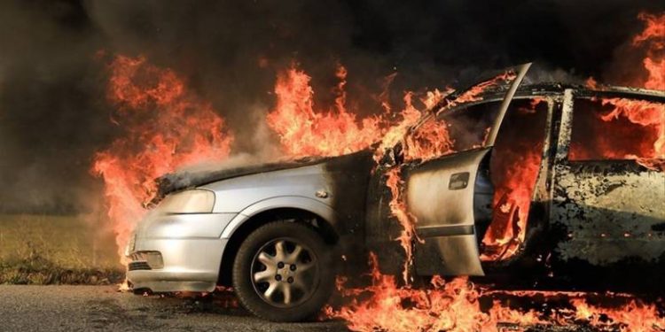 Αχαΐα: Αστυνομία και Πυροσβεστική στις έρευνες για τη φωτιά σε Ι.Χ. γνωστού επιχειρηματία