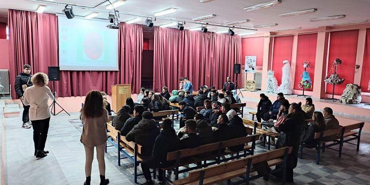 “Έλα, μωρέ, σιγά…” – Ενημερώθηκαν και συγκινήθηκαν οι μαθητές του ΕΠΑΛ Κάτω Αχαΐας