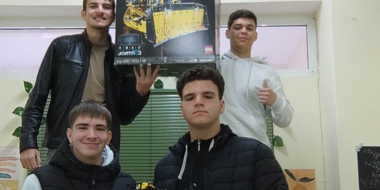 Τα “σπάει” η ομάδα LEGO του ΕΠΑΛ Κάτω Αχαΐας! “Καταφέρατε να μας εκπλήξετε για άλλη μια χρονιά” – ΦΩΤΟ
