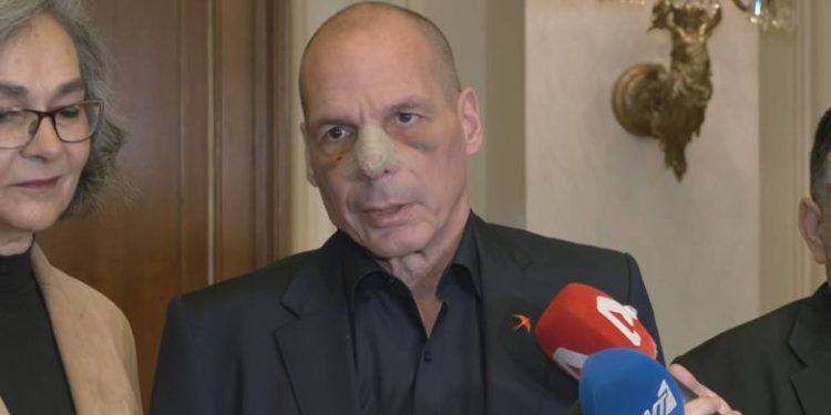 Ελεύθερος με περιοριστικούς όρους ο 17χρονος που κατηγορείται για την επίθεση στον Γ. Βαρουφάκη