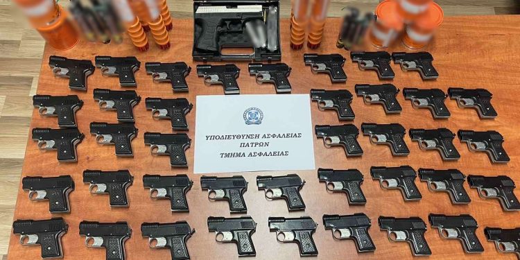 Συνελήφθη με περισσότερες από 56.000 κροτίδες!