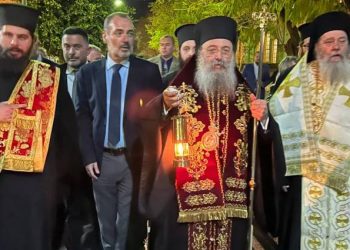Ο Ανδρέας Κατσανιώτης μετέφερε το Άγιο Φως στις Μητροπόλεις Καλαβρύτων – Αιγιαλείας και Πατρών