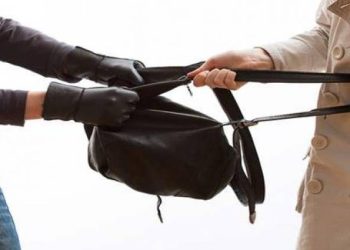 Πάτρα: Την πέταξε κάτω και της άρπαξε την τσάντα – Θύμα ληστείας ηλικιωμένη