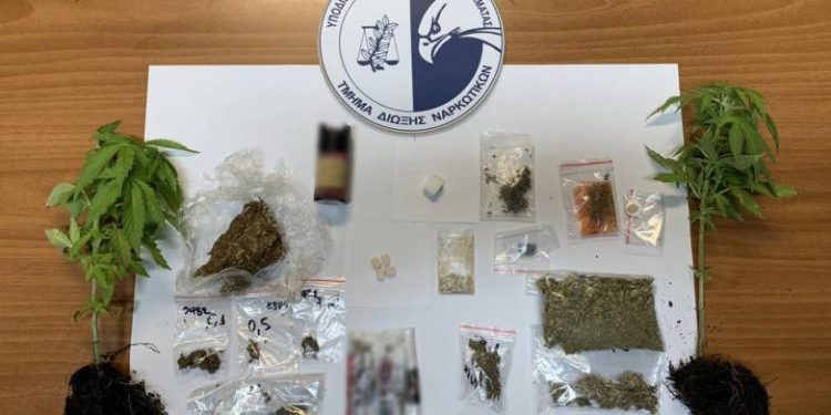 13 συλλήψεις για ναρκωτικά σε ελεύθερο κάμπινγκ στη Μεσσηνία