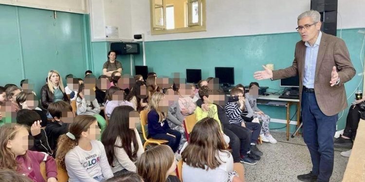 Τσιγκρής: Συνεχίζει τις ομιλίες του για τον σχολικό εκφοβισμό